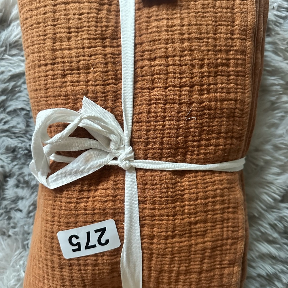 QUINCE Textured Terracotta Cotton Placemats 6 Rectangular 2 Square smaller -NWOT